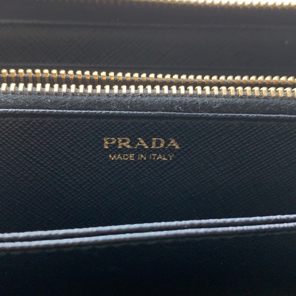 Authentic PRADA wallet - Picture 8 of 8